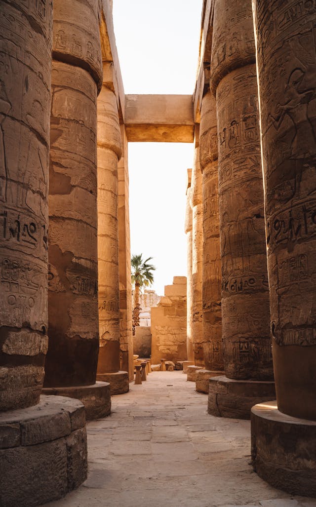 Menghindar dari Syariat karena Meniru Khidhr?